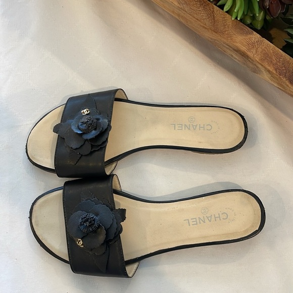 Chanel Black Camellia Embellished Leather Slide sandal shoes Size 39 - Picture 4 of 11